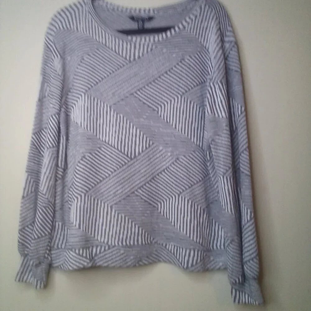 Ellen Tracy Sweater Pullover XL Women Long Sleeve Pattern Gray White